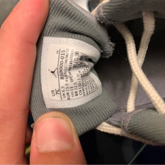 Jordan 12 stealth size 7c - Picture 5 of 8